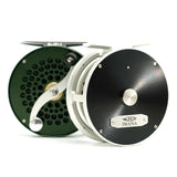 IWANA RETRO TROUT 3 1/4" (Black/Silver and Right Hand Wind) image 0